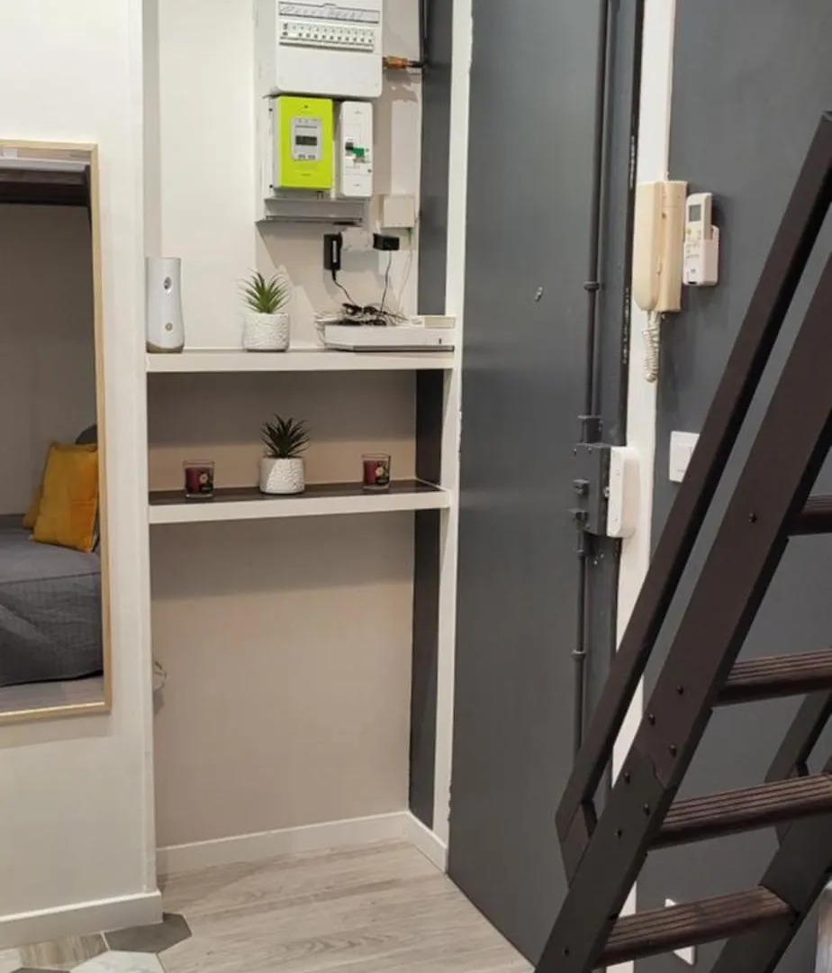 Petite Chambre A Paris Avec Ascenseur ! 0*,  France
